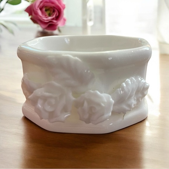 set of 8 Shafford bone china White napkin Octagon rings Rose Pattern - Picture 2 of 7